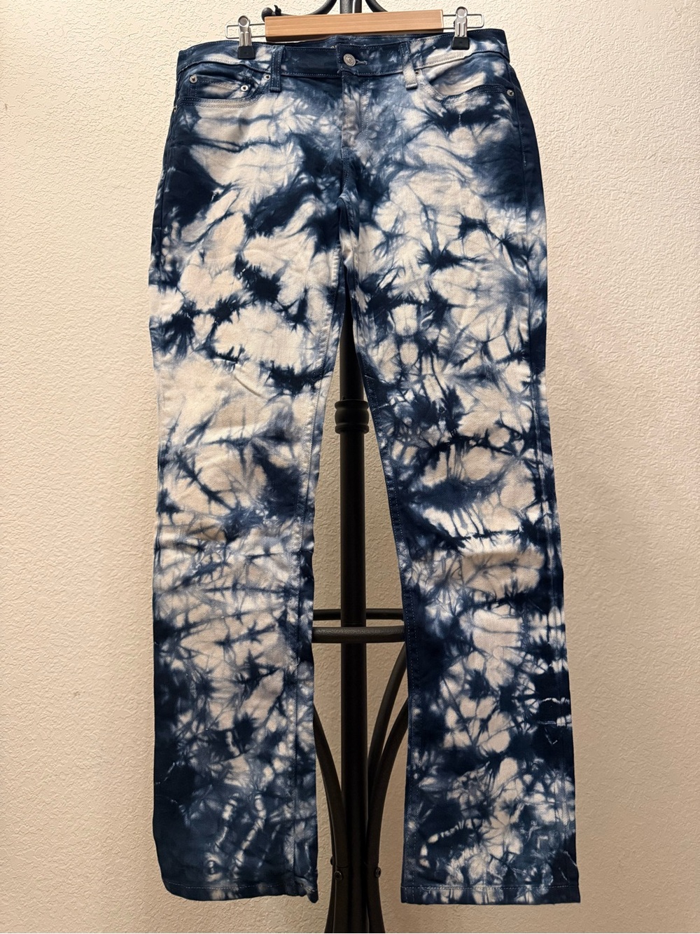 VINTAGE Levi’s 524 Too Superlow Tie Dye Jeans Low Rise Y2K Indigo White